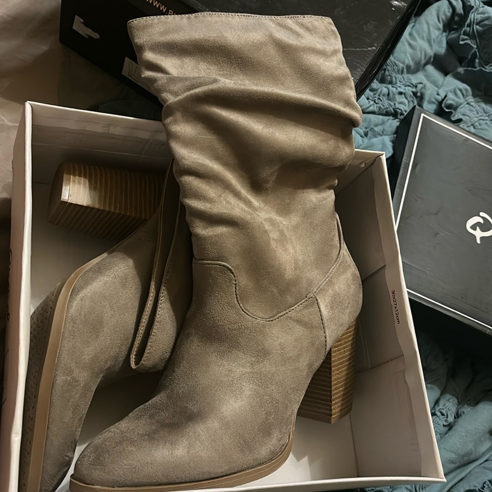 NIB qupid slouch boots